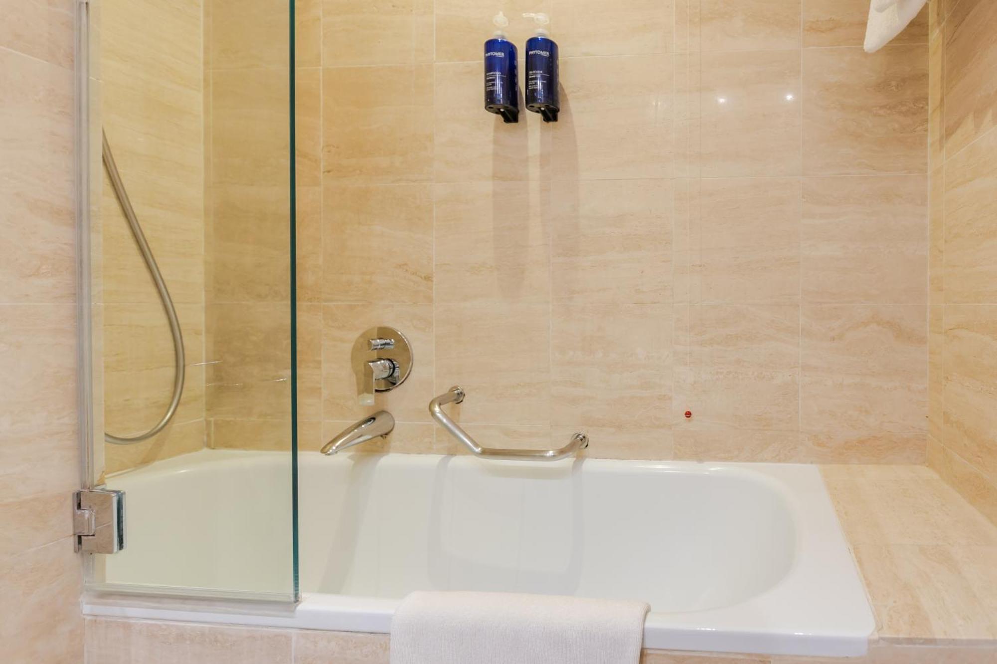 Triple Room,1646333006:JPEG